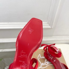 Christian Louboutin路铂廷CL 红底鞋 26ss最新Cassia Lace Up 水钻 Christian Louboutin路铂廷CL 红底鞋 26ss最新Cassia Lace Up 水钻