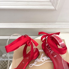 Christian Louboutin路铂廷CL 红底鞋 26ss最新Cassia Lace Up 水钻 Christian Louboutin路铂廷CL 红底鞋 26ss最新Cassia Lace Up 水钻
