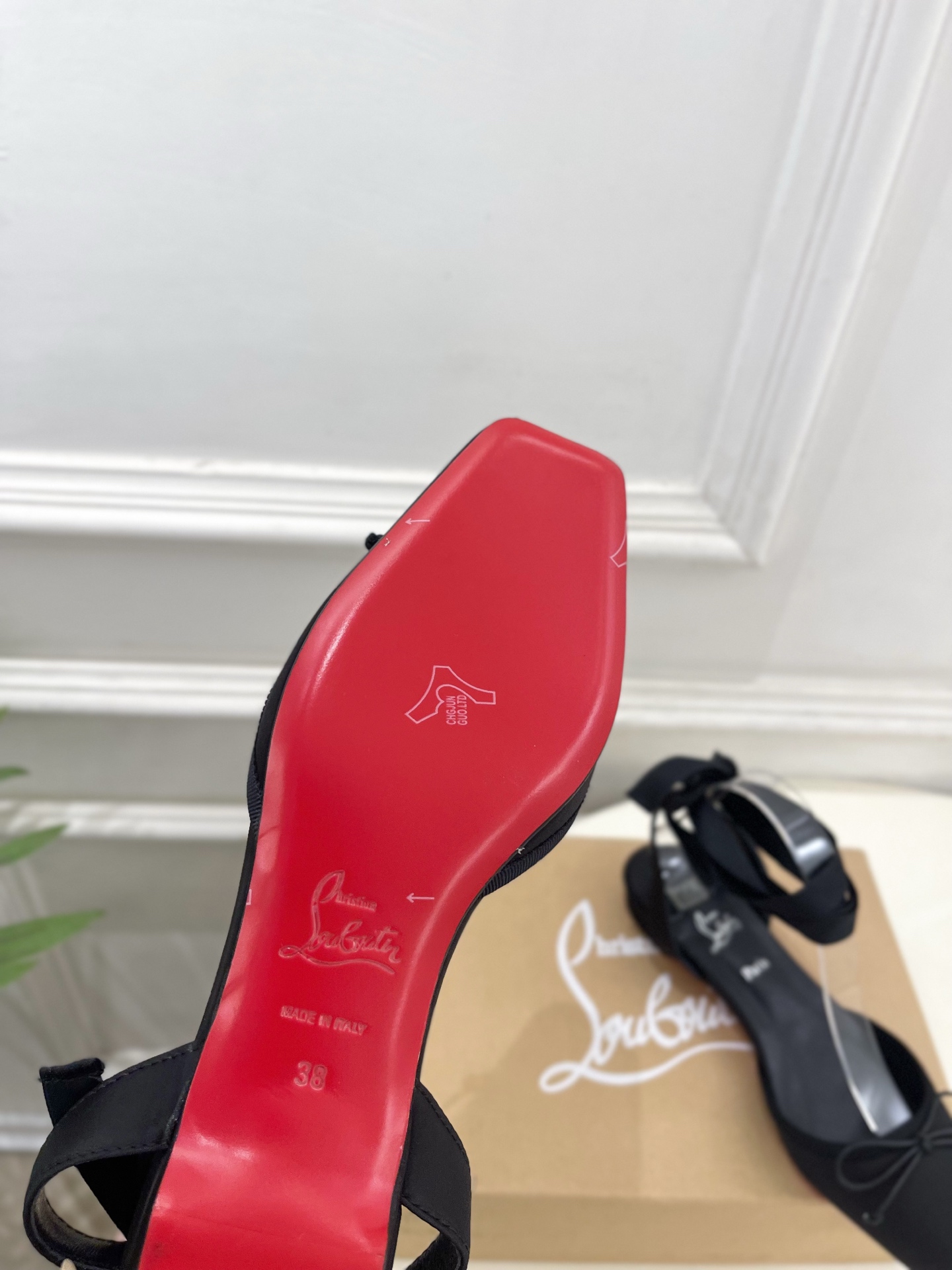 Christian Louboutin路铂廷CL 红底鞋 26ss最新Cassia Lace Up 水钻