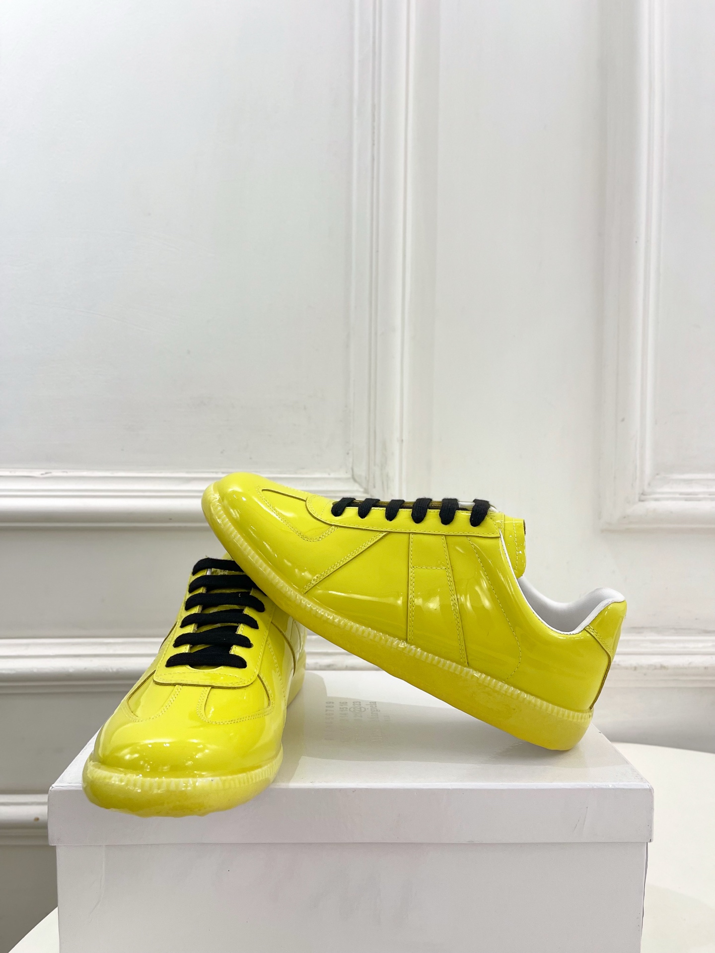 Maison Margiela· 马吉拉26𝐬𝐬 2026春夏新品MM6 滴胶绑带德训鞋 运动鞋————