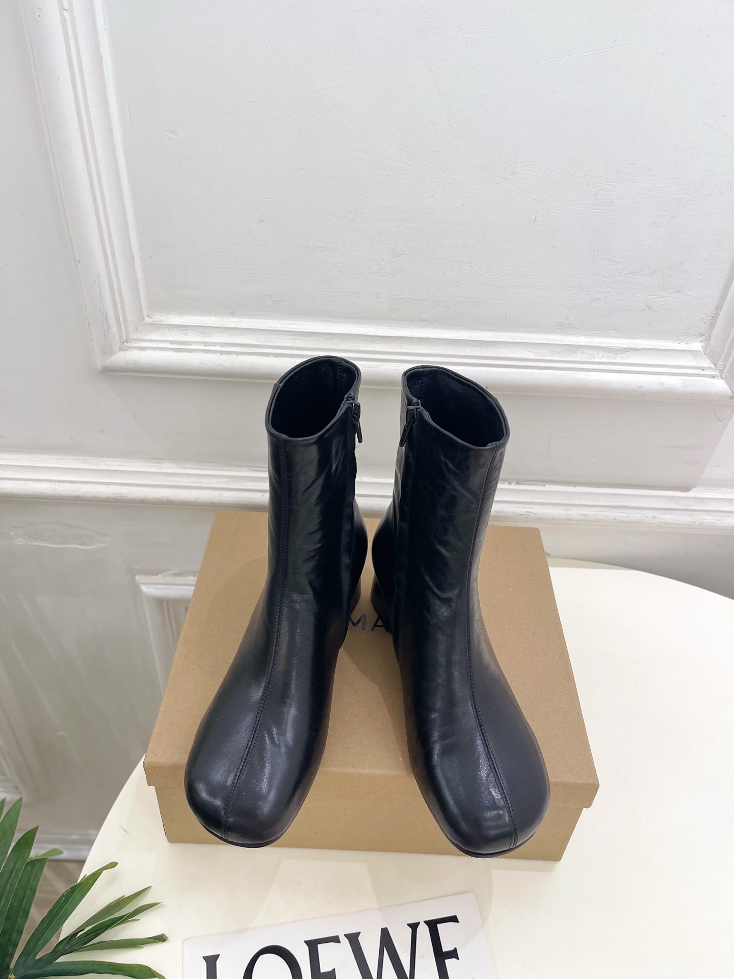LEMAIRE  2026早秋新品 经典复古粗跟侧拉链短靴—————————作为这两年最受欢迎的设计师牌