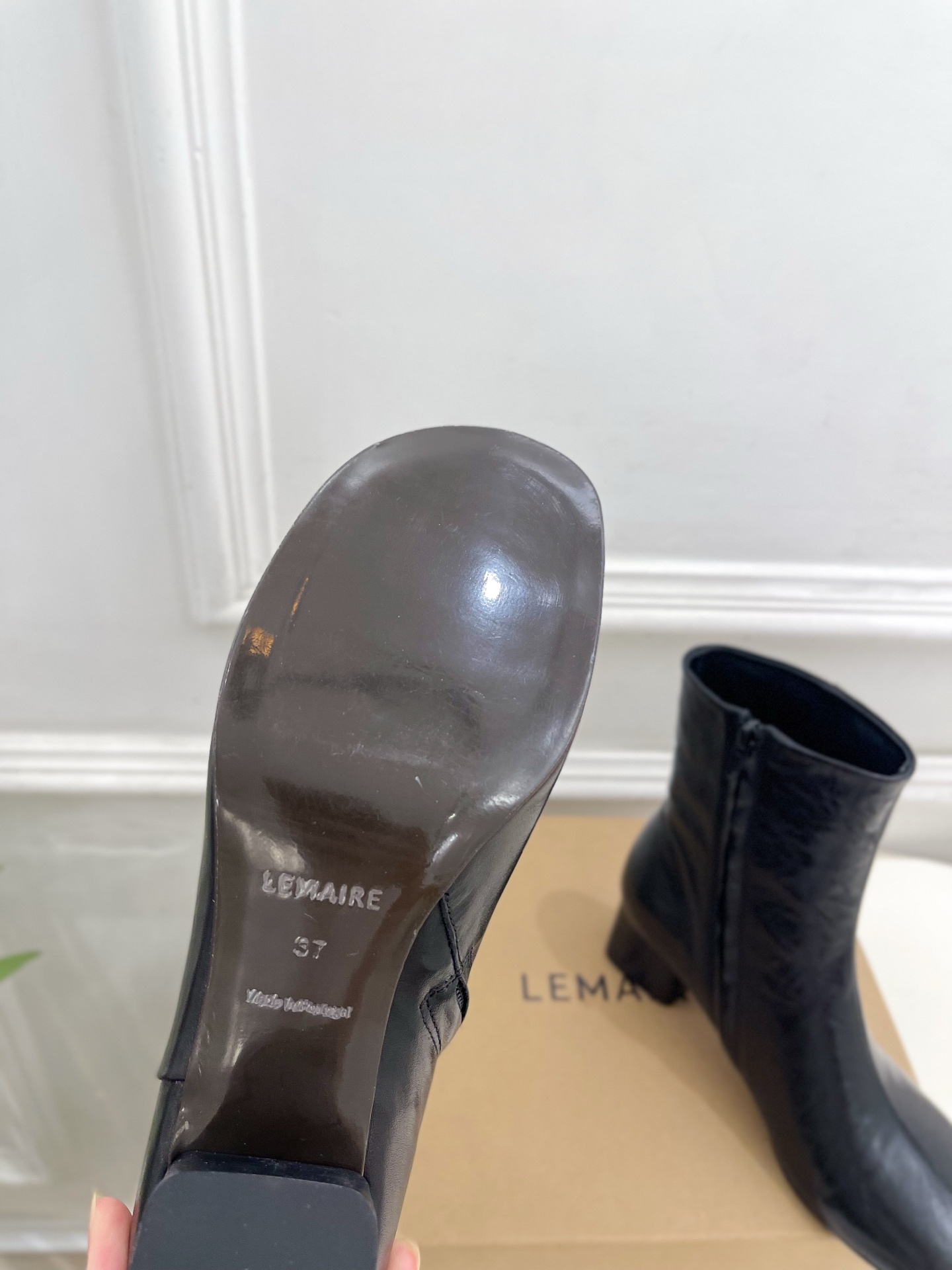 LEMAIRE  2026早秋新品 经典复古粗跟侧拉链短靴—————————作为这两年最受欢迎的设计师牌