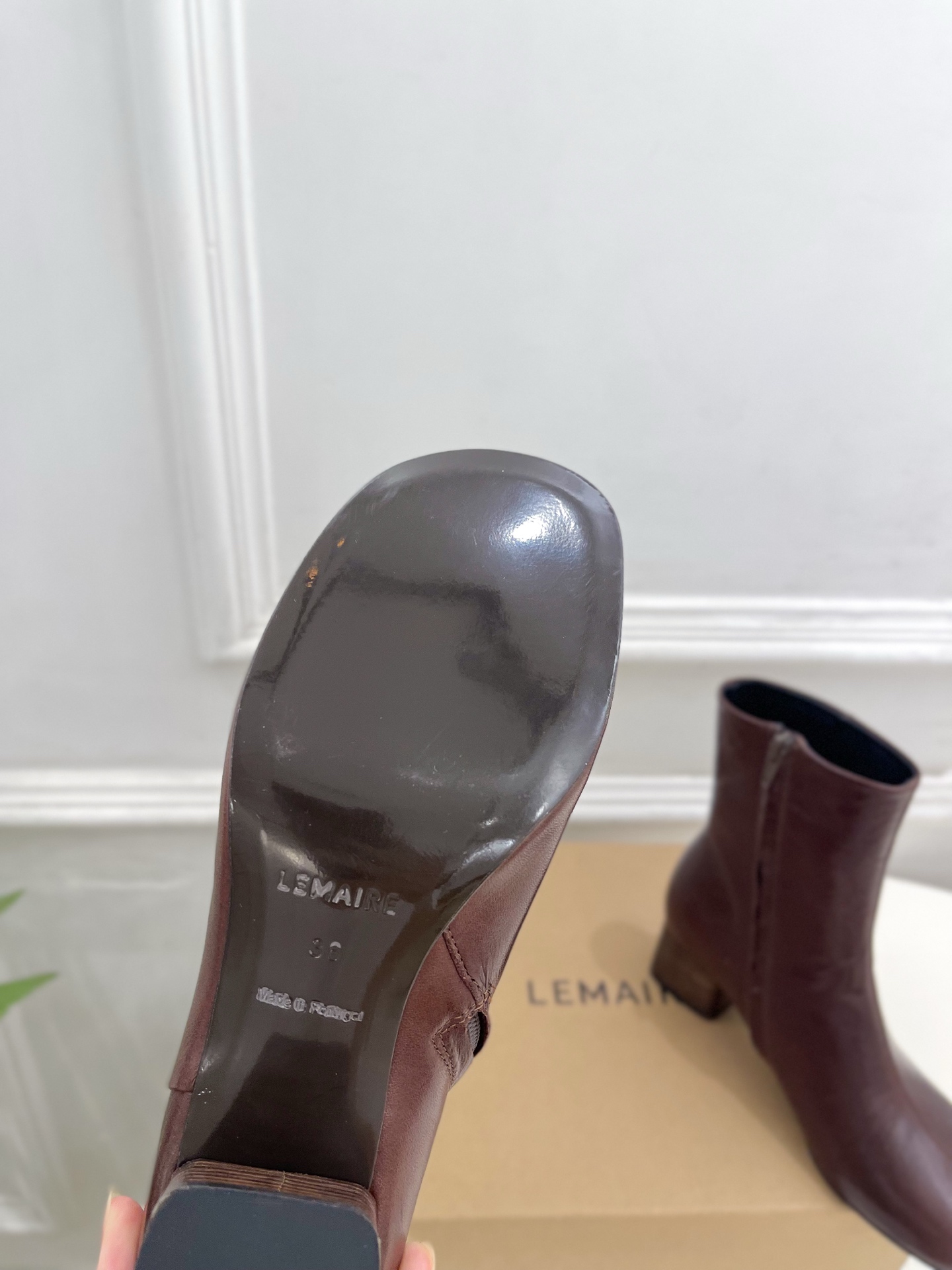 LEMAIRE  2026早秋新品 经典复古粗跟侧拉链短靴—————————作为这两年最受欢迎的设计师牌