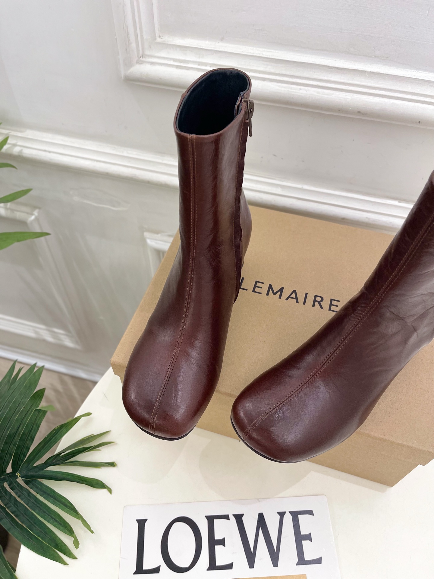 LEMAIRE  2026早秋新品 经典复古粗跟侧拉链短靴—————————作为这两年最受欢迎的设计师牌