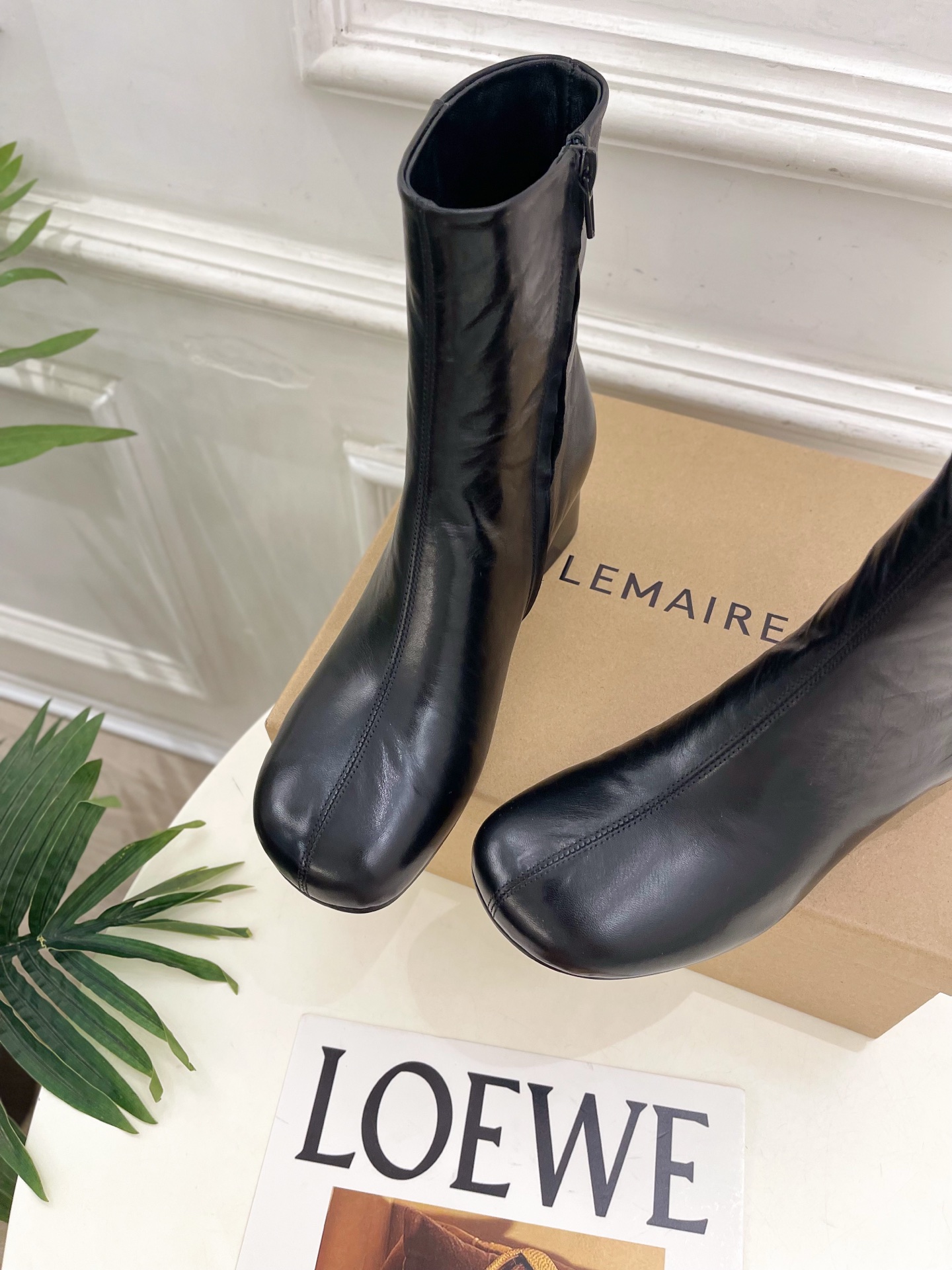 LEMAIRE  2026早秋新品 经典复古粗跟侧拉链短靴—————————作为这两年最受欢迎的设计师牌