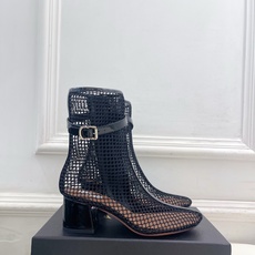 ALAÏA 阿莱亚26𝐬𝐬 2026春夏新品 秀场同款 镂空渔网粗跟凉靴裸靴—————————Alaï ALAÏA 阿莱亚26𝐬𝐬 2026春夏新品 秀场同款 镂空渔网粗跟凉靴裸靴—————————Alaï