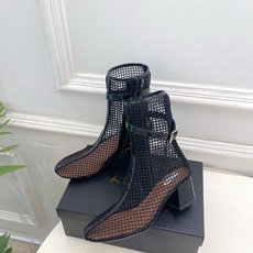 ALAÏA 阿莱亚26𝐬𝐬 2026春夏新品 秀场同款 镂空渔网粗跟凉靴裸靴—————————Alaï ALAÏA 阿莱亚26𝐬𝐬 2026春夏新品 秀场同款 镂空渔网粗跟凉靴裸靴—————————Alaï
