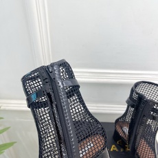 ALAÏA 阿莱亚26𝐬𝐬 2026春夏新品 秀场同款 镂空渔网粗跟凉靴裸靴—————————Alaï ALAÏA 阿莱亚26𝐬𝐬 2026春夏新品 秀场同款 镂空渔网粗跟凉靴裸靴—————————Alaï
