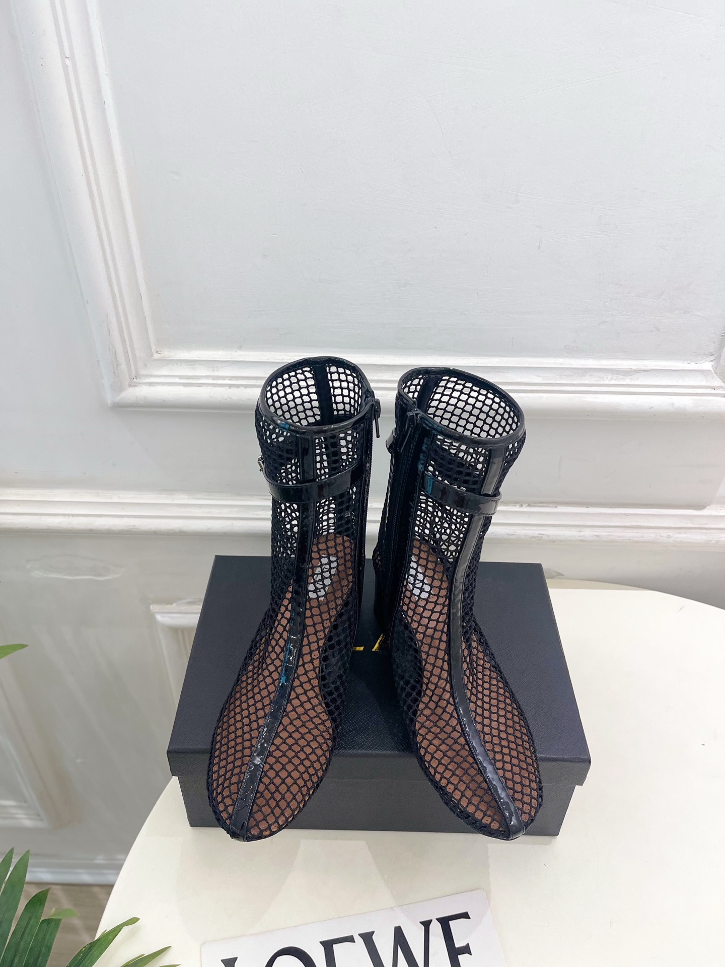 ALAÏA 阿莱亚26𝐬𝐬  2026春夏新品 秀场同款 镂空渔网粗跟凉靴裸靴—————————Alaï
