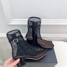 ALAÏA 阿莱亚26𝐬𝐬 2026春夏新品 秀场同款 镂空渔网粗跟凉靴裸靴—————————Alaï ALAÏA 阿莱亚26𝐬𝐬 2026春夏新品 秀场同款 镂空渔网粗跟凉靴裸靴—————————Alaï