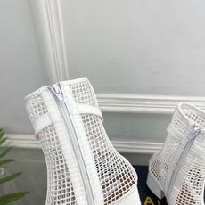 ALAÏA 阿莱亚26𝐬𝐬 2026春夏新品 秀场同款 镂空渔网粗跟凉靴裸靴—————————Alaï ALAÏA 阿莱亚26𝐬𝐬 2026春夏新品 秀场同款 镂空渔网粗跟凉靴裸靴—————————Alaï