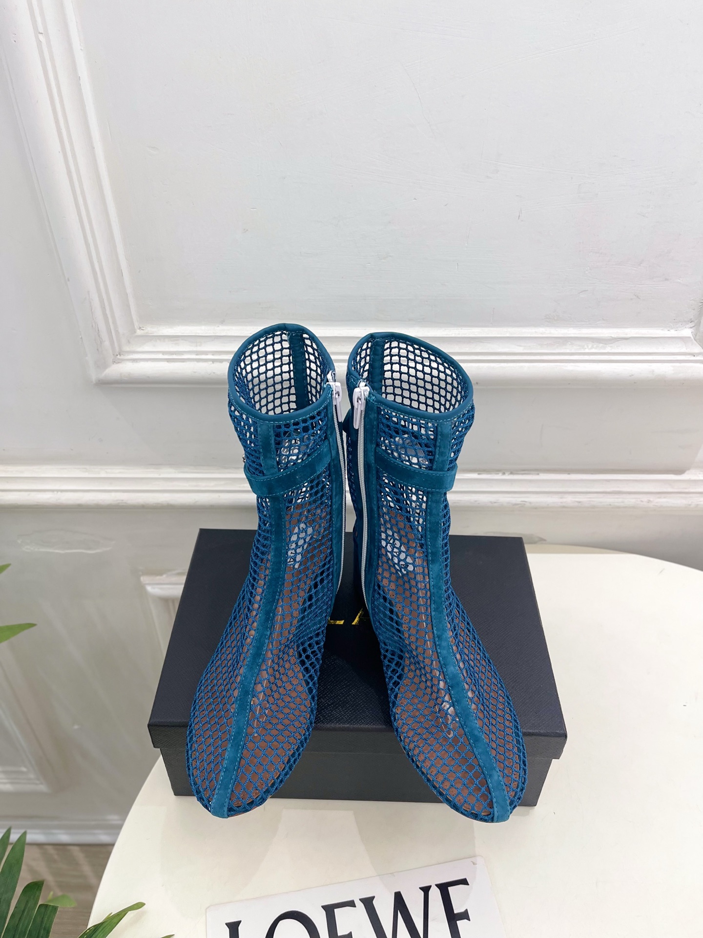 ALAÏA 阿莱亚26𝐬𝐬  2026春夏新品 秀场同款 镂空渔网粗跟凉靴裸靴—————————Alaï