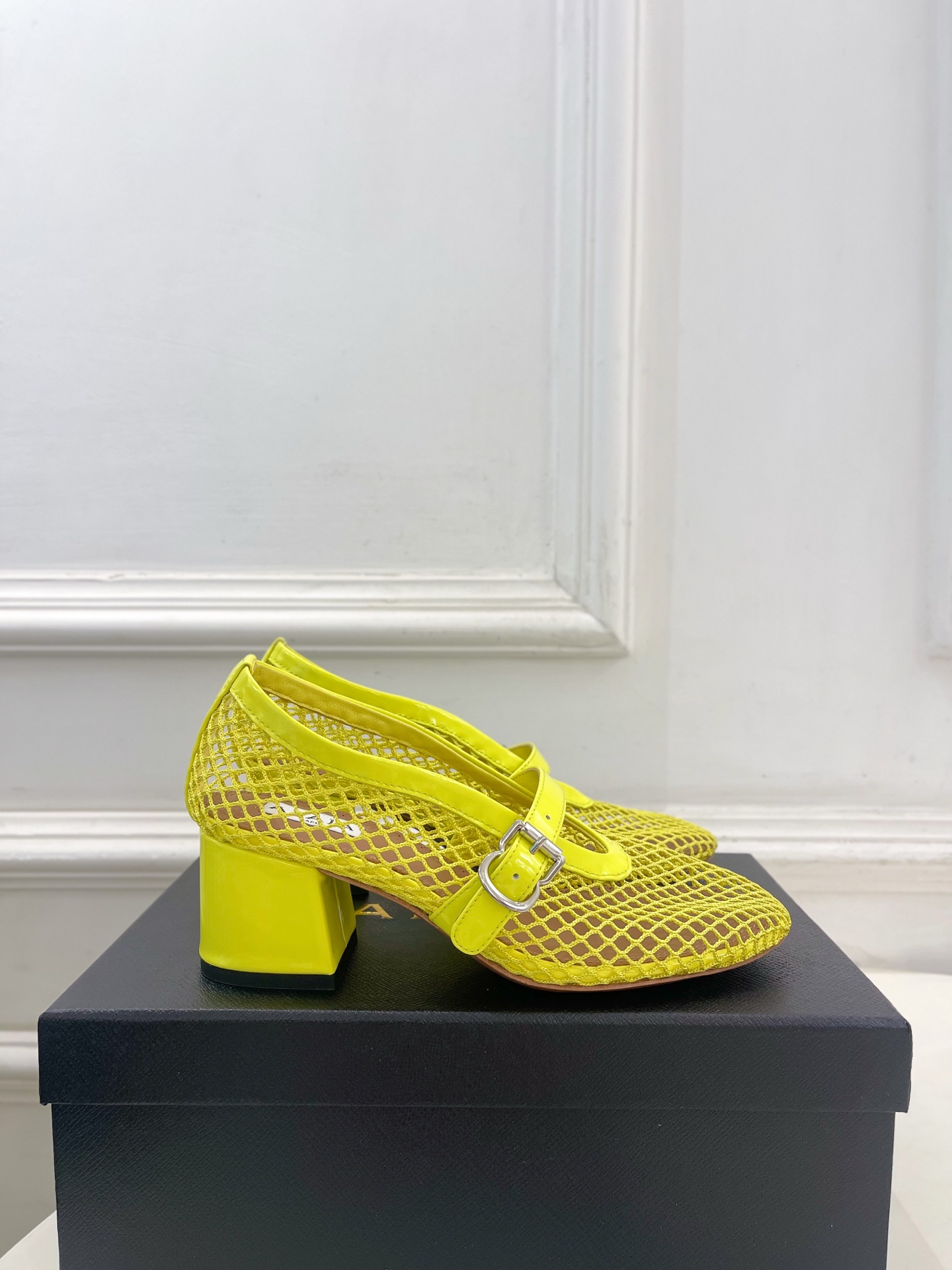ALAÏA 阿莱亚26𝐬𝐬  2026春夏新品 秀场同款 镂空渔网粗跟玛丽珍网鞋—————————Ala