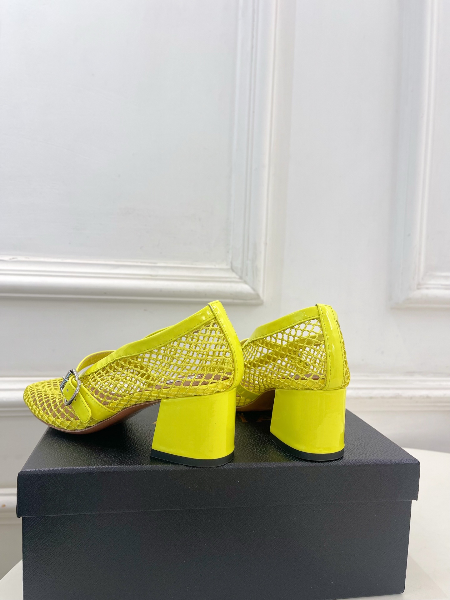 ALAÏA 阿莱亚26𝐬𝐬  2026春夏新品 秀场同款 镂空渔网粗跟玛丽珍网鞋—————————Ala