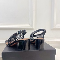 ALAÏA 阿莱亚26𝐬𝐬 2026春夏新品 秀场同款 镂空渔网粗跟夹脚凉鞋—————————Alaï ALAÏA 阿莱亚26𝐬𝐬 2026春夏新品 秀场同款 镂空渔网粗跟夹脚凉鞋—————————Alaï