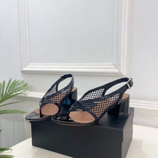 ALAÏA 阿莱亚26𝐬𝐬 2026春夏新品 秀场同款 镂空渔网粗跟夹脚凉鞋—————————Alaï ALAÏA 阿莱亚26𝐬𝐬 2026春夏新品 秀场同款 镂空渔网粗跟夹脚凉鞋—————————Alaï