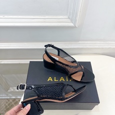 ALAÏA 阿莱亚26𝐬𝐬 2026春夏新品 秀场同款 镂空渔网粗跟夹脚凉鞋—————————Alaï ALAÏA 阿莱亚26𝐬𝐬 2026春夏新品 秀场同款 镂空渔网粗跟夹脚凉鞋—————————Alaï