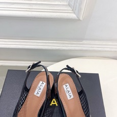 ALAÏA 阿莱亚26𝐬𝐬 2026春夏新品 秀场同款 镂空渔网粗跟夹脚凉鞋—————————Alaï ALAÏA 阿莱亚26𝐬𝐬 2026春夏新品 秀场同款 镂空渔网粗跟夹脚凉鞋—————————Alaï