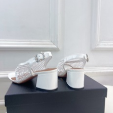 ALAÏA 阿莱亚26𝐬𝐬 2026春夏新品 秀场同款 镂空渔网粗跟夹脚凉鞋—————————Alaï ALAÏA 阿莱亚26𝐬𝐬 2026春夏新品 秀场同款 镂空渔网粗跟夹脚凉鞋—————————Alaï
