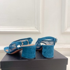 ALAÏA 阿莱亚26𝐬𝐬 2026春夏新品 秀场同款 镂空渔网粗跟夹脚凉鞋—————————Alaï ALAÏA 阿莱亚26𝐬𝐬 2026春夏新品 秀场同款 镂空渔网粗跟夹脚凉鞋—————————Alaï