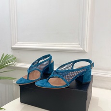 ALAÏA 阿莱亚26𝐬𝐬 2026春夏新品 秀场同款 镂空渔网粗跟夹脚凉鞋—————————Alaï ALAÏA 阿莱亚26𝐬𝐬 2026春夏新品 秀场同款 镂空渔网粗跟夹脚凉鞋—————————Alaï
