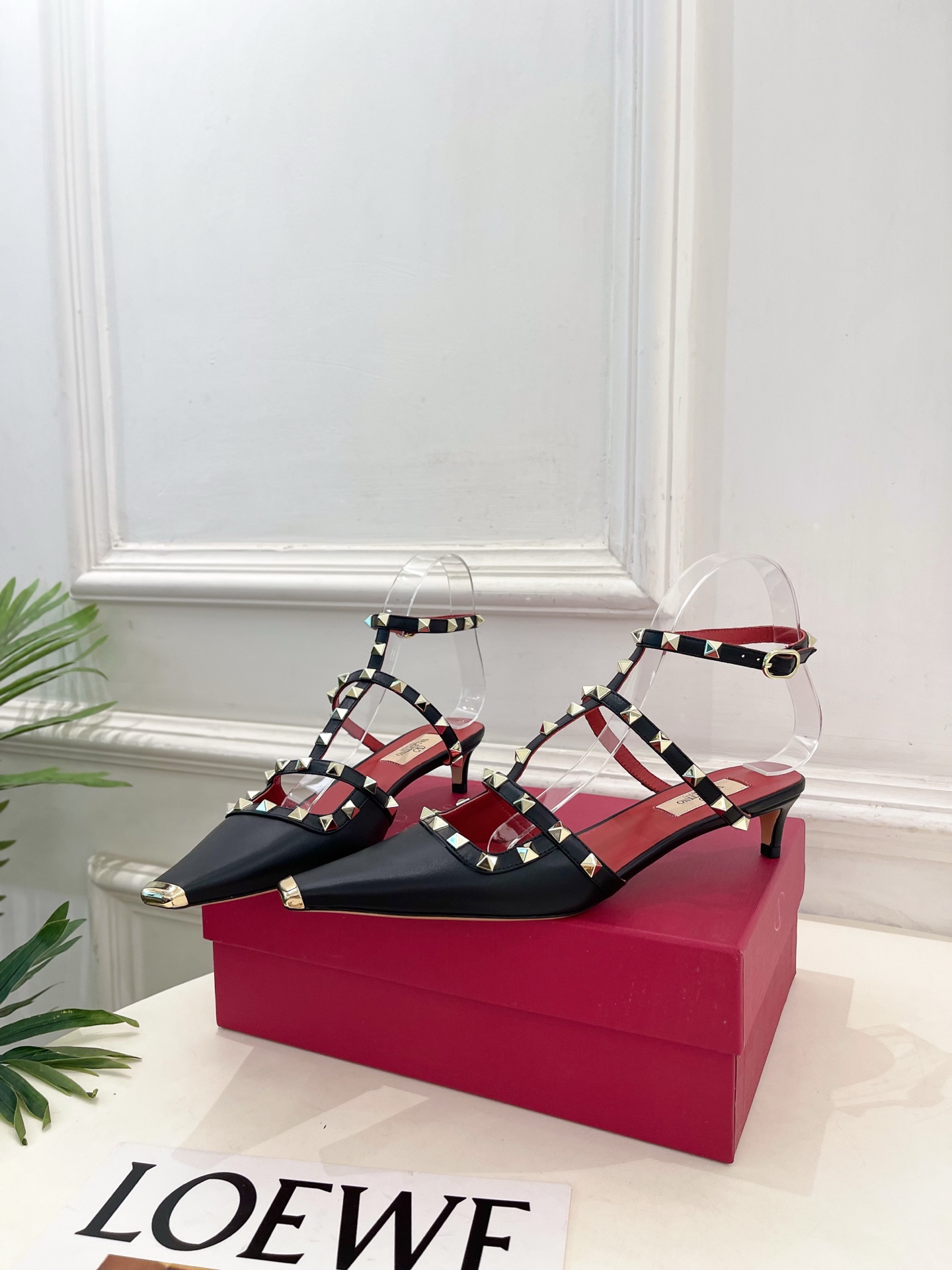 Valentino  华伦天奴 26𝐬𝐬2026春夏新品 ROCKSTUD鉚钉铁头细带中跟凉鞋 上新☑️