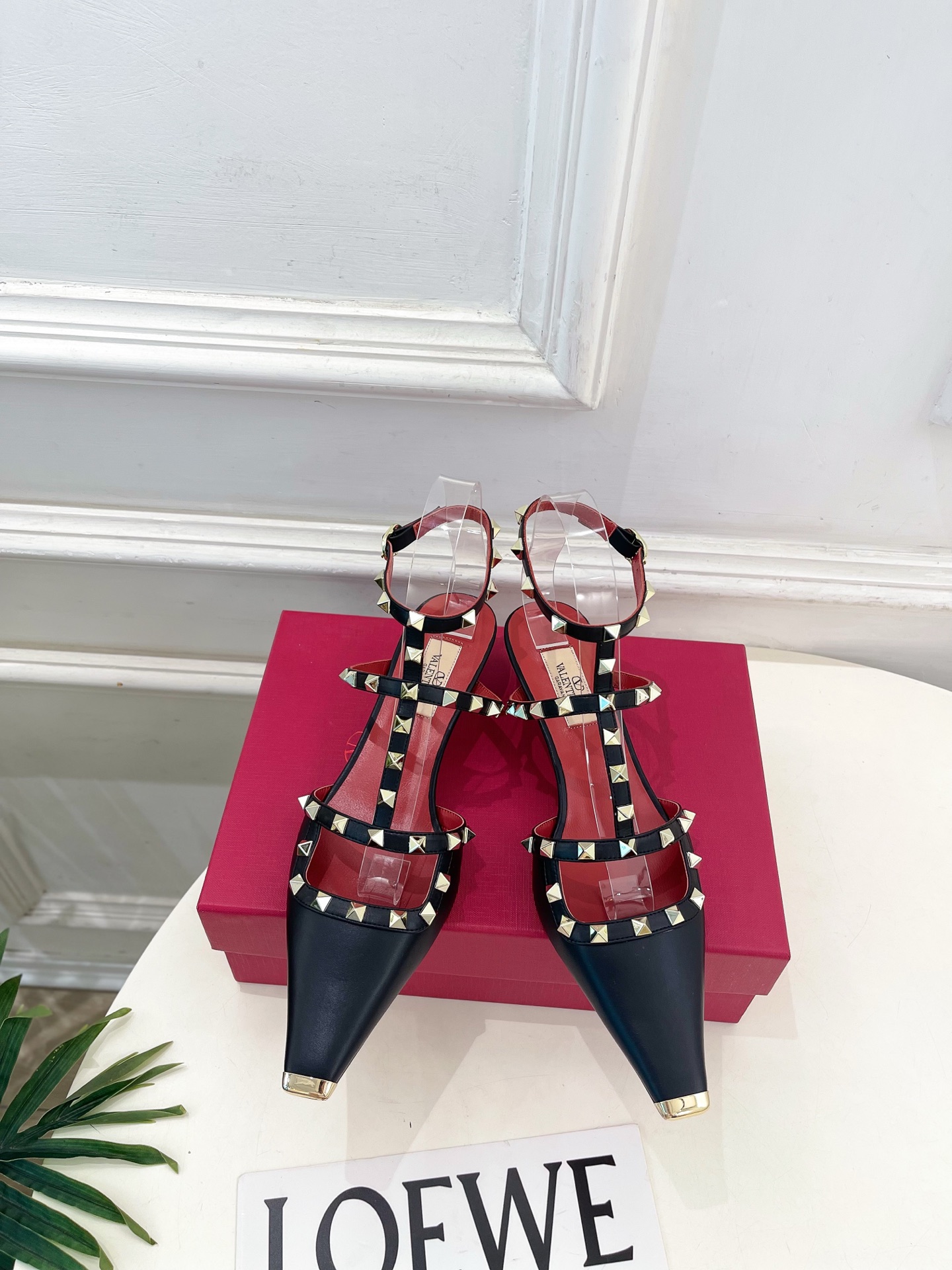 Valentino  华伦天奴 26𝐬𝐬2026春夏新品 ROCKSTUD鉚钉铁头细带中跟凉鞋 上新☑️