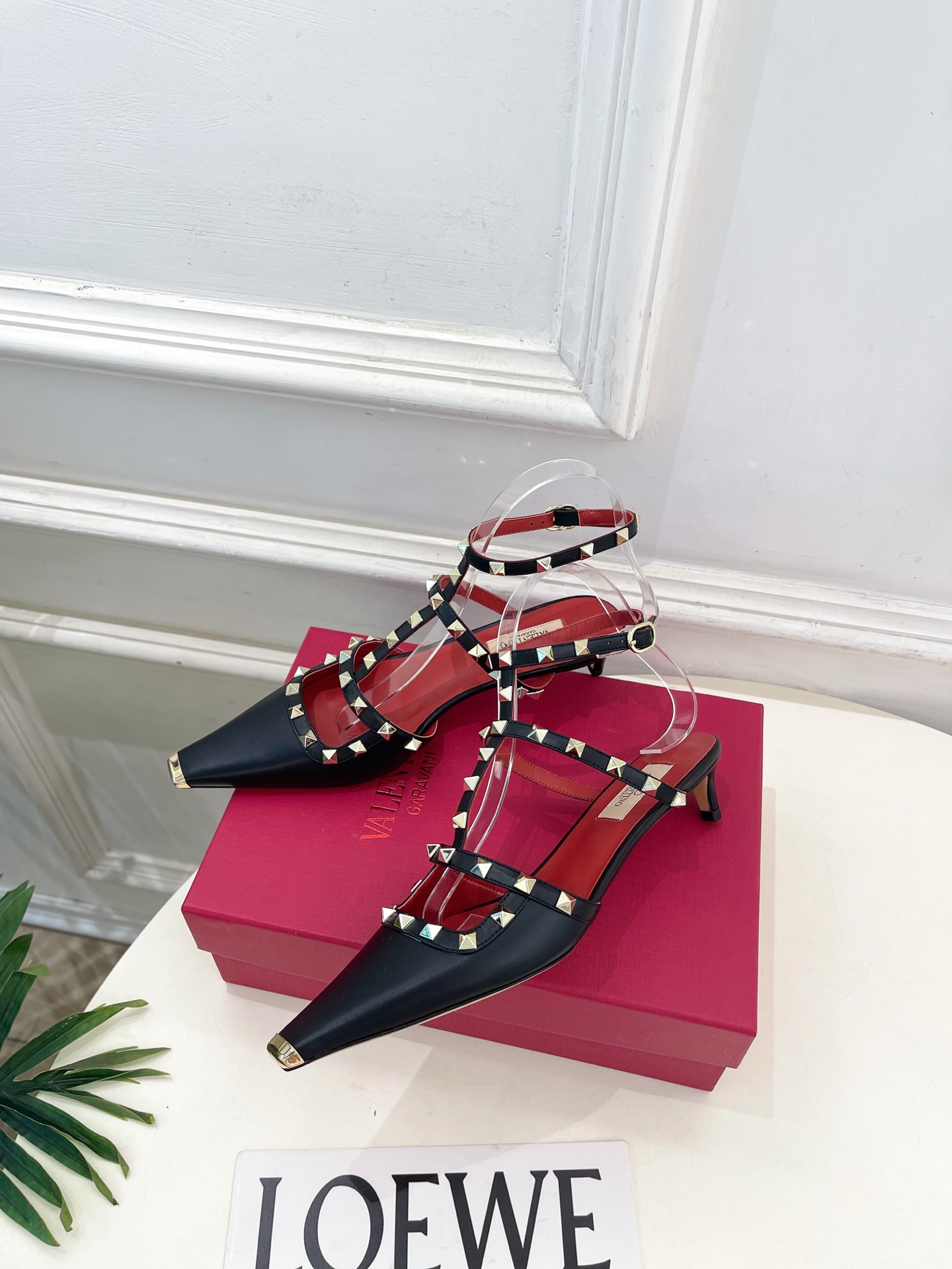 Valentino  华伦天奴 26𝐬𝐬2026春夏新品 ROCKSTUD鉚钉铁头细带中跟凉鞋 上新☑️