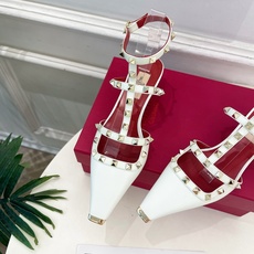 Valentino 华伦天奴 26𝐬𝐬2026春夏新品 ROCKSTUD鉚钉铁头细带中跟凉鞋 上新☑️ Valentino 华伦天奴 26𝐬𝐬2026春夏新品 ROCKSTUD鉚钉铁头细带中跟凉鞋 上新☑️