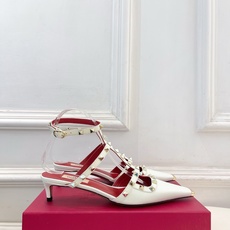 Valentino 华伦天奴 26𝐬𝐬2026春夏新品 ROCKSTUD鉚钉铁头细带中跟凉鞋 上新☑️ Valentino 华伦天奴 26𝐬𝐬2026春夏新品 ROCKSTUD鉚钉铁头细带中跟凉鞋 上新☑️