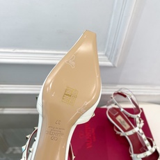 Valentino 华伦天奴 26𝐬𝐬2026春夏新品 ROCKSTUD鉚钉铁头细带中跟凉鞋 上新☑️ Valentino 华伦天奴 26𝐬𝐬2026春夏新品 ROCKSTUD鉚钉铁头细带中跟凉鞋 上新☑️