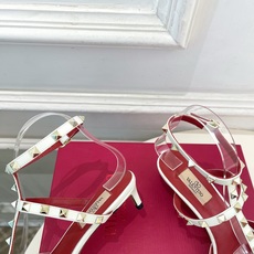 Valentino 华伦天奴 26𝐬𝐬2026春夏新品 ROCKSTUD鉚钉铁头细带中跟凉鞋 上新☑️ Valentino 华伦天奴 26𝐬𝐬2026春夏新品 ROCKSTUD鉚钉铁头细带中跟凉鞋 上新☑️