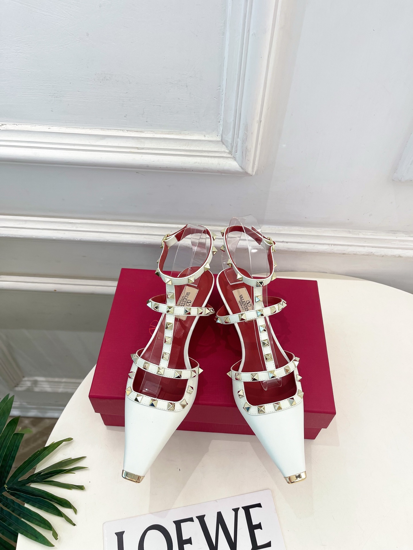 Valentino  华伦天奴 26𝐬𝐬2026春夏新品 ROCKSTUD鉚钉铁头细带中跟凉鞋 上新☑️