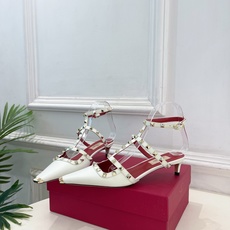 Valentino 华伦天奴 26𝐬𝐬2026春夏新品 ROCKSTUD鉚钉铁头细带中跟凉鞋 上新☑️ Valentino 华伦天奴 26𝐬𝐬2026春夏新品 ROCKSTUD鉚钉铁头细带中跟凉鞋 上新☑️