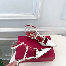 Valentino 华伦天奴 26𝐬𝐬2026春夏新品 ROCKSTUD鉚钉铁头细带中跟凉鞋 上新☑️ Valentino 华伦天奴 26𝐬𝐬2026春夏新品 ROCKSTUD鉚钉铁头细带中跟凉鞋 上新☑️