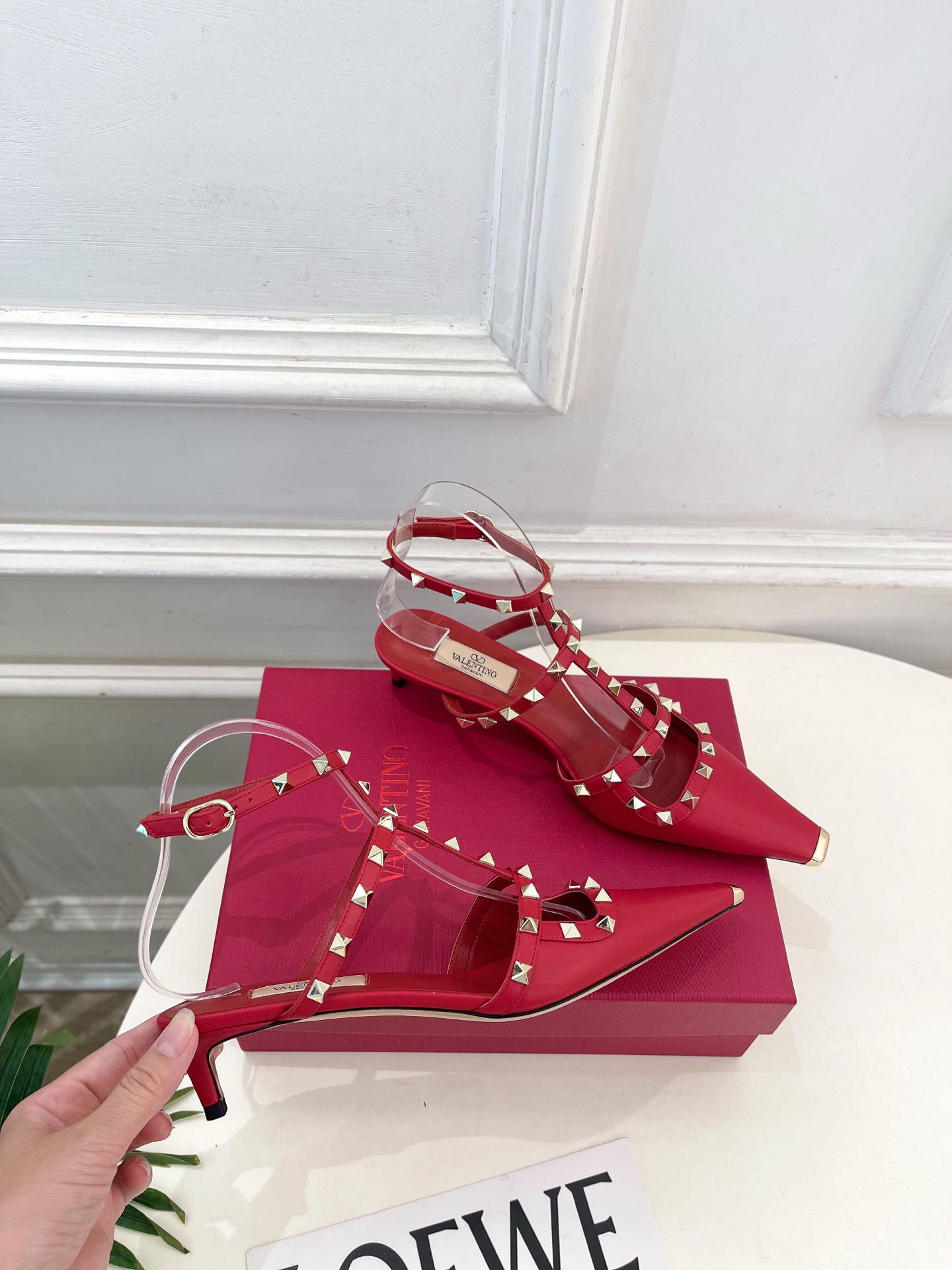 Valentino  华伦天奴 26𝐬𝐬2026春夏新品 ROCKSTUD鉚钉铁头细带中跟凉鞋 上新☑️