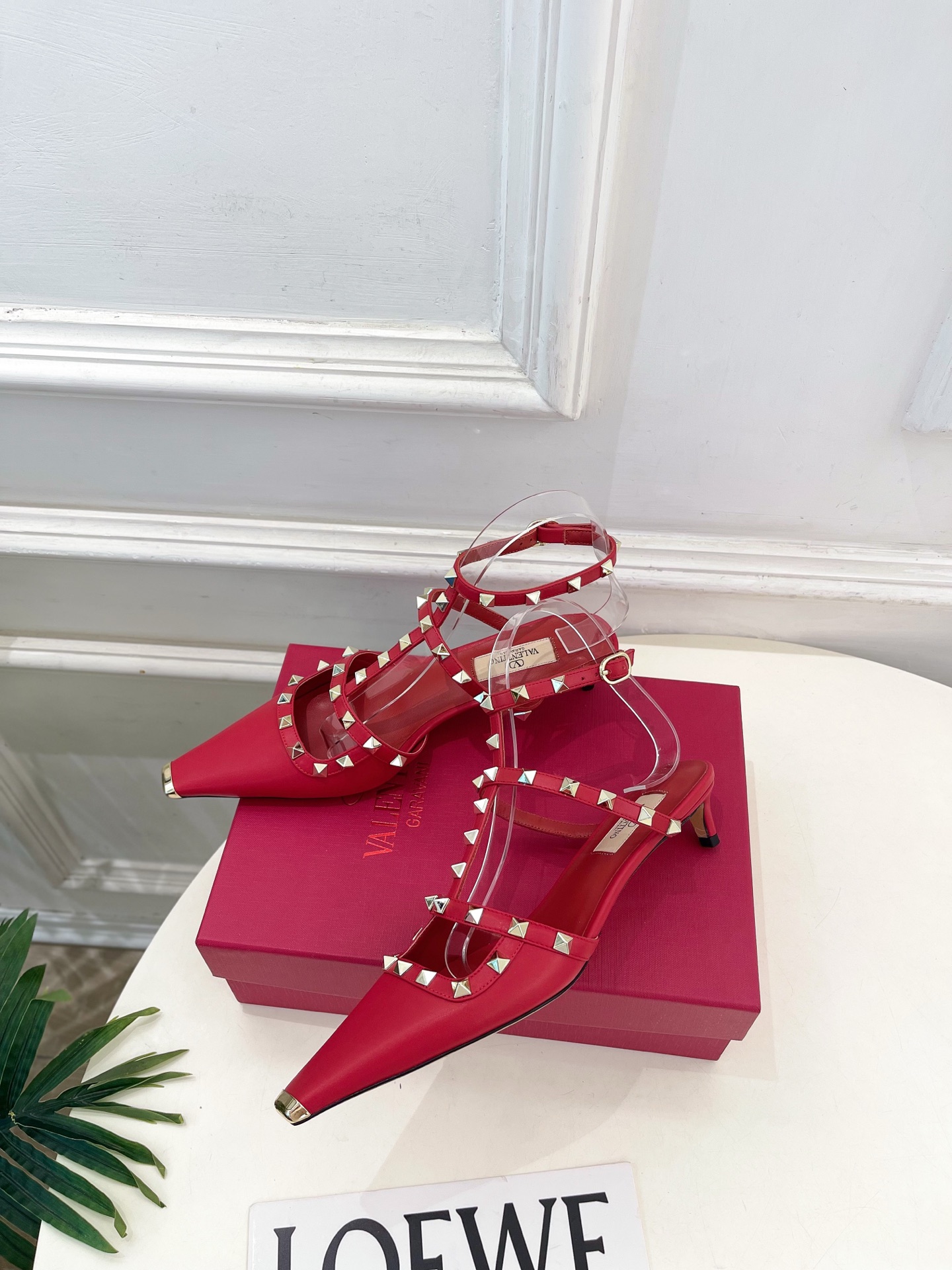 Valentino  华伦天奴 26𝐬𝐬2026春夏新品 ROCKSTUD鉚钉铁头细带中跟凉鞋 上新☑️