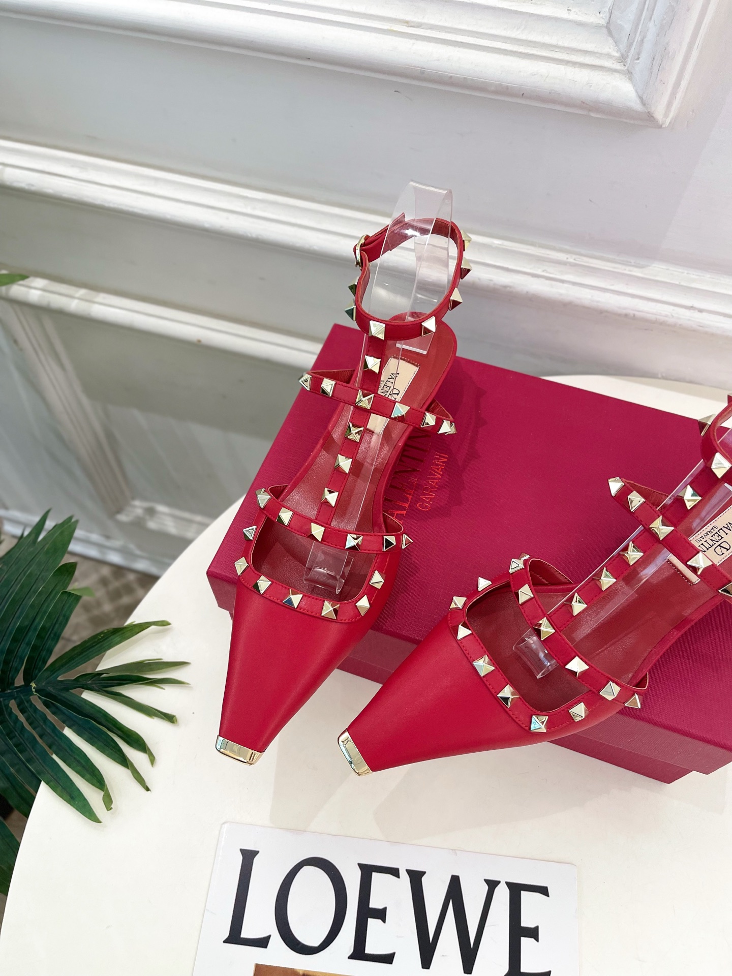Valentino  华伦天奴 26𝐬𝐬2026春夏新品 ROCKSTUD鉚钉铁头细带中跟凉鞋 上新☑️