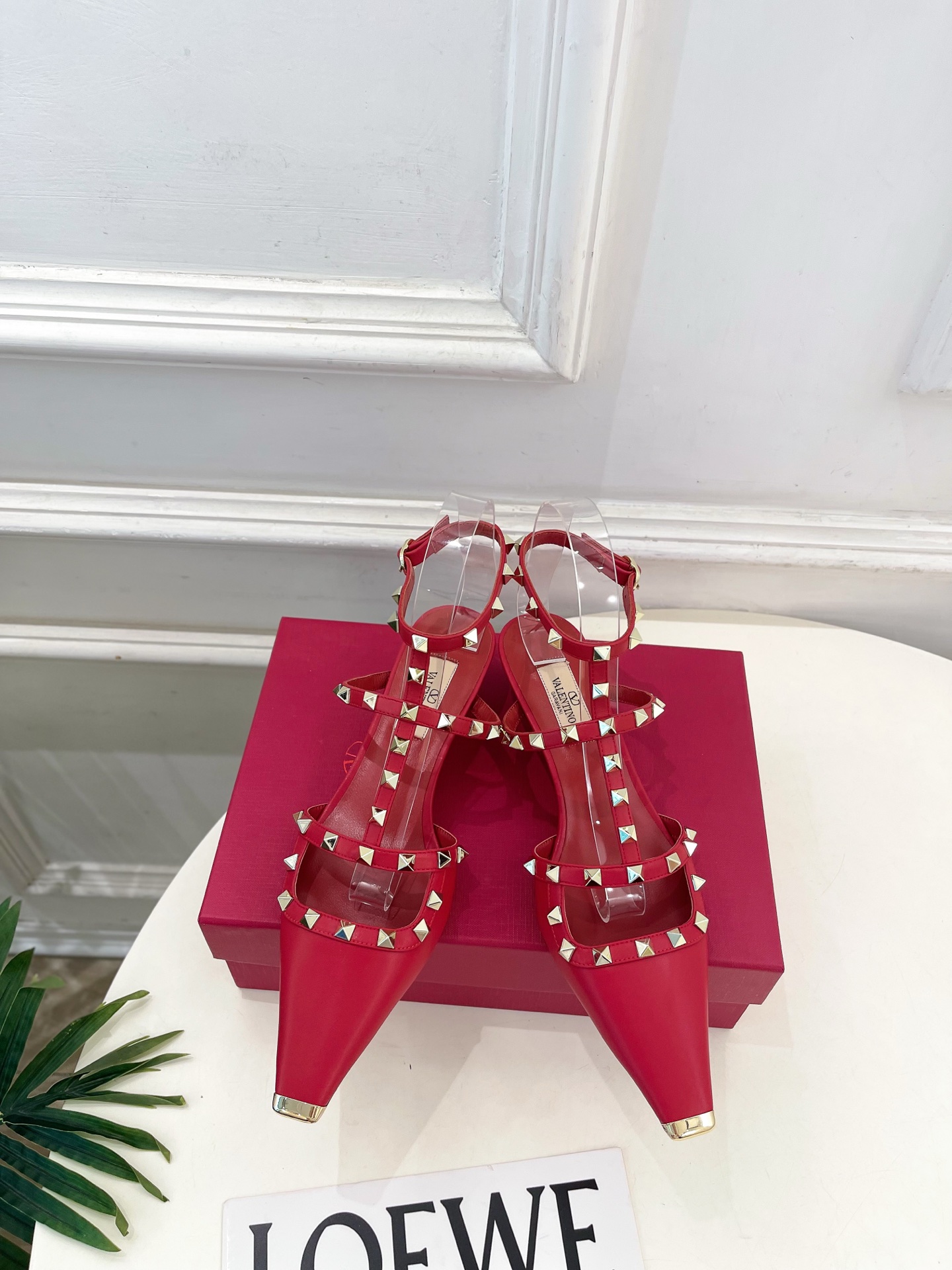 Valentino  华伦天奴 26𝐬𝐬2026春夏新品 ROCKSTUD鉚钉铁头细带中跟凉鞋 上新☑️