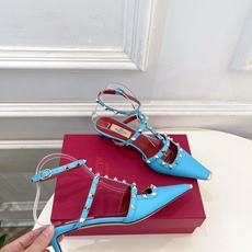 Valentino 华伦天奴 26𝐬𝐬2026春夏新品 ROCKSTUD鉚钉铁头细带中跟凉鞋 上新☑️ Valentino 华伦天奴 26𝐬𝐬2026春夏新品 ROCKSTUD鉚钉铁头细带中跟凉鞋 上新☑️