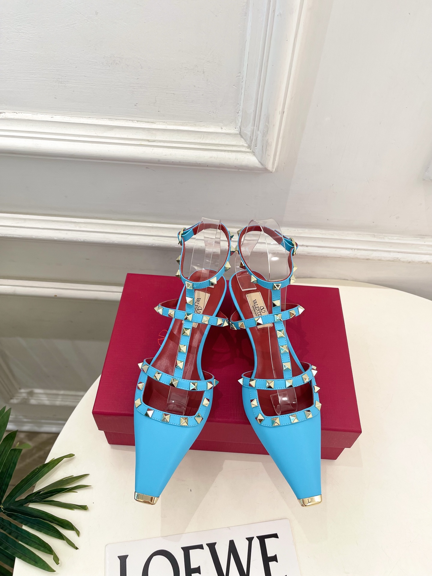 Valentino  华伦天奴 26𝐬𝐬2026春夏新品 ROCKSTUD鉚钉铁头细带中跟凉鞋 上新☑️