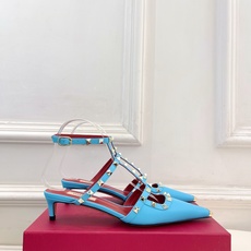 Valentino 华伦天奴 26𝐬𝐬2026春夏新品 ROCKSTUD鉚钉铁头细带中跟凉鞋 上新☑️ Valentino 华伦天奴 26𝐬𝐬2026春夏新品 ROCKSTUD鉚钉铁头细带中跟凉鞋 上新☑️