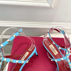 Valentino 华伦天奴 26𝐬𝐬2026春夏新品 ROCKSTUD鉚钉铁头细带中跟凉鞋 上新☑️ Valentino 华伦天奴 26𝐬𝐬2026春夏新品 ROCKSTUD鉚钉铁头细带中跟凉鞋 上新☑️