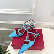 Valentino 华伦天奴 26𝐬𝐬2026春夏新品 ROCKSTUD鉚钉铁头细带中跟凉鞋 上新☑️ Valentino 华伦天奴 26𝐬𝐬2026春夏新品 ROCKSTUD鉚钉铁头细带中跟凉鞋 上新☑️