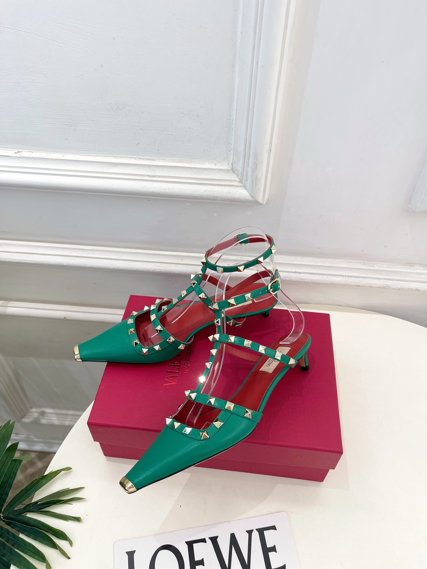 Valentino  华伦天奴 26𝐬𝐬2026春夏新品 ROCKSTUD鉚钉铁头细带中跟凉鞋 上新☑️