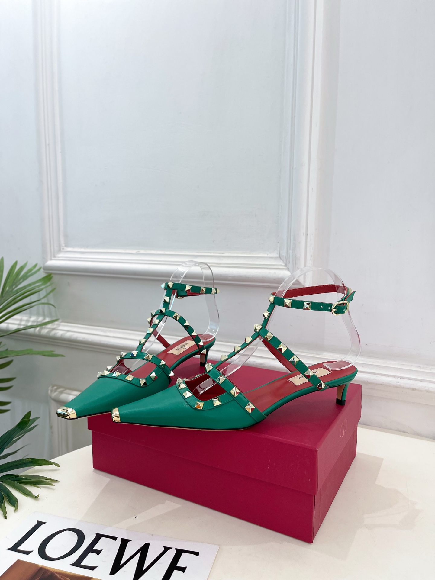 Valentino  华伦天奴 26𝐬𝐬2026春夏新品 ROCKSTUD鉚钉铁头细带中跟凉鞋 上新☑️