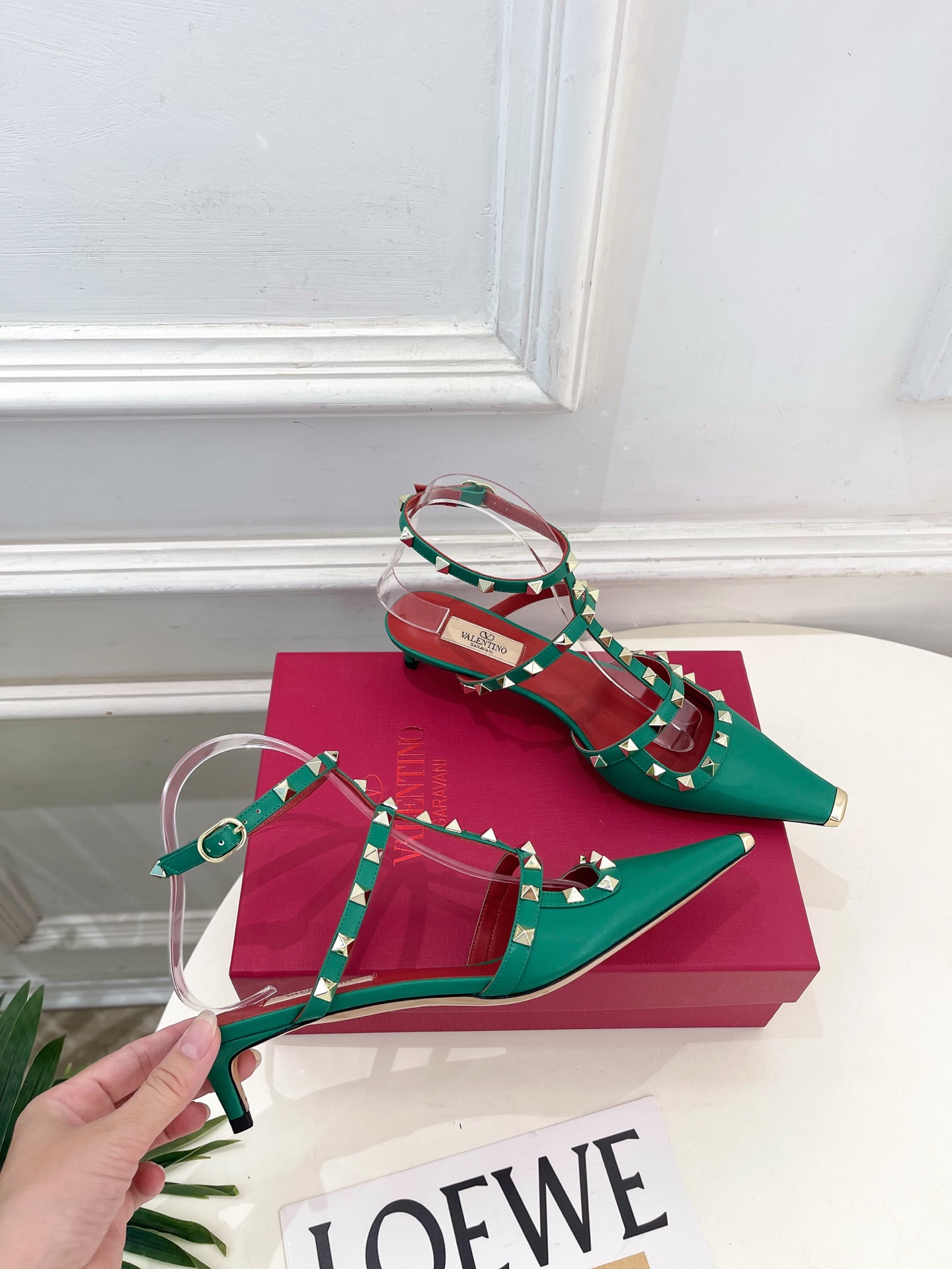 Valentino  华伦天奴 26𝐬𝐬2026春夏新品 ROCKSTUD鉚钉铁头细带中跟凉鞋 上新☑️