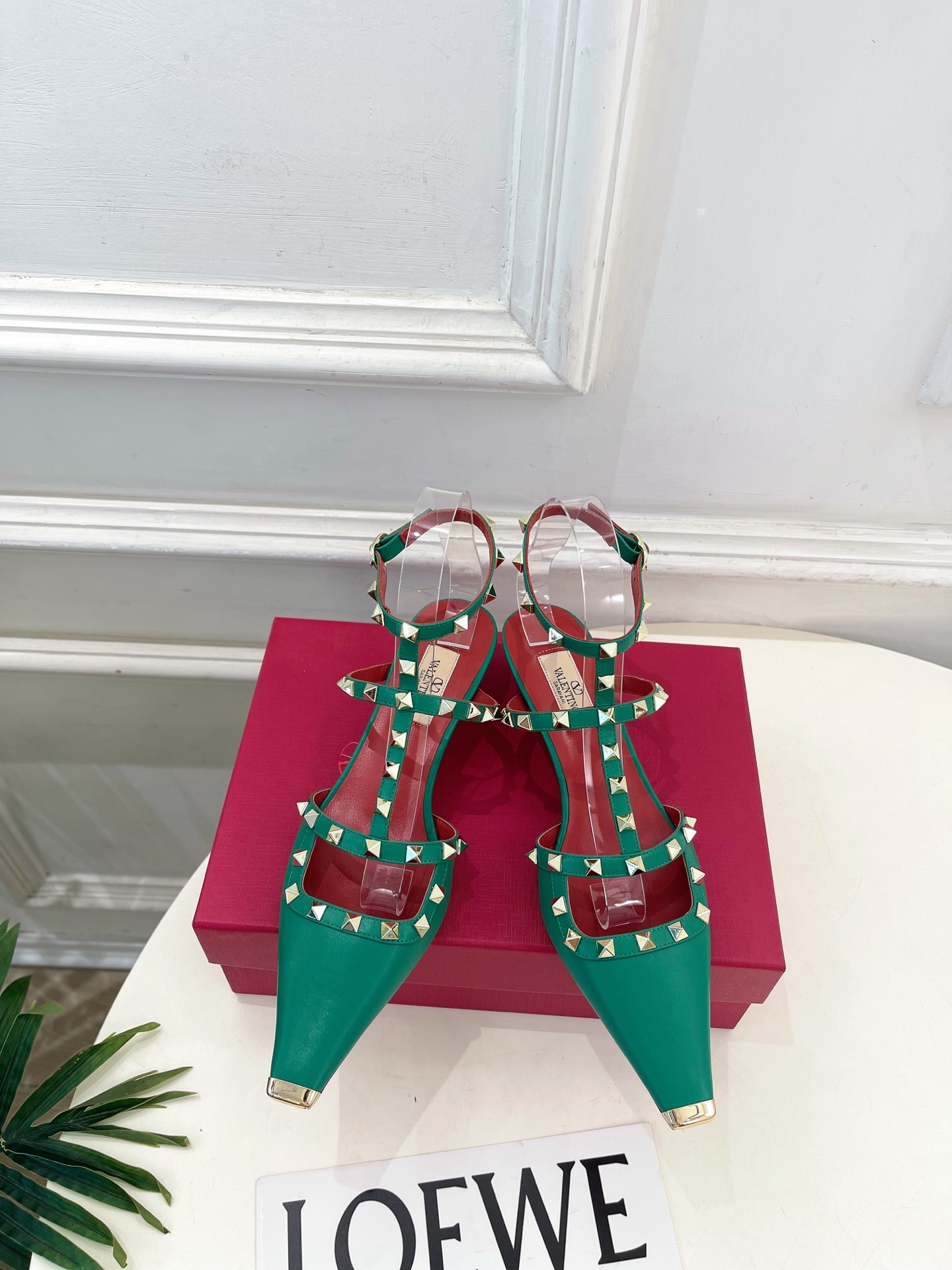 Valentino  华伦天奴 26𝐬𝐬2026春夏新品 ROCKSTUD鉚钉铁头细带中跟凉鞋 上新☑️