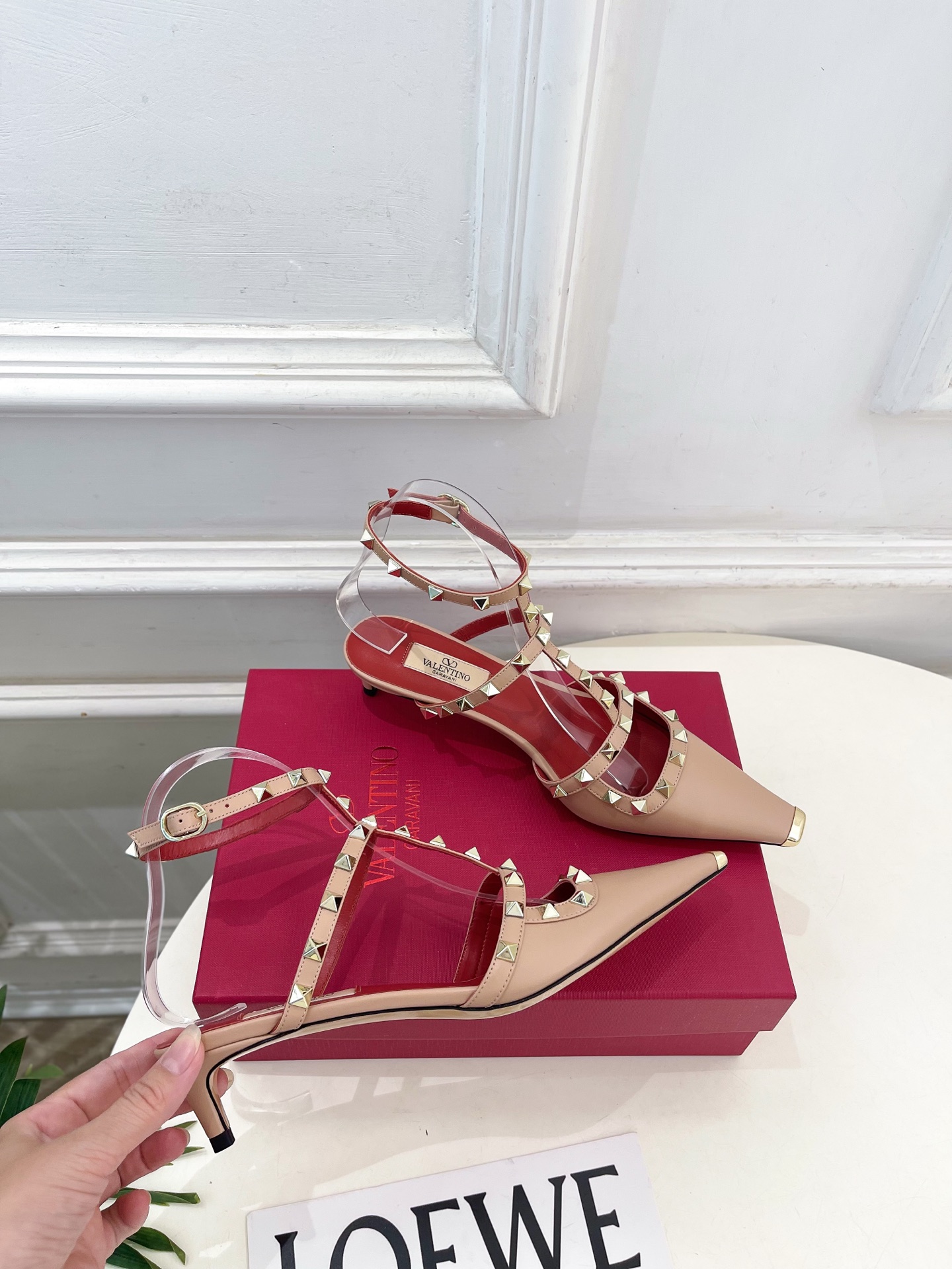 Valentino  华伦天奴 26𝐬𝐬2026春夏新品 ROCKSTUD鉚钉铁头细带中跟凉鞋 上新☑️