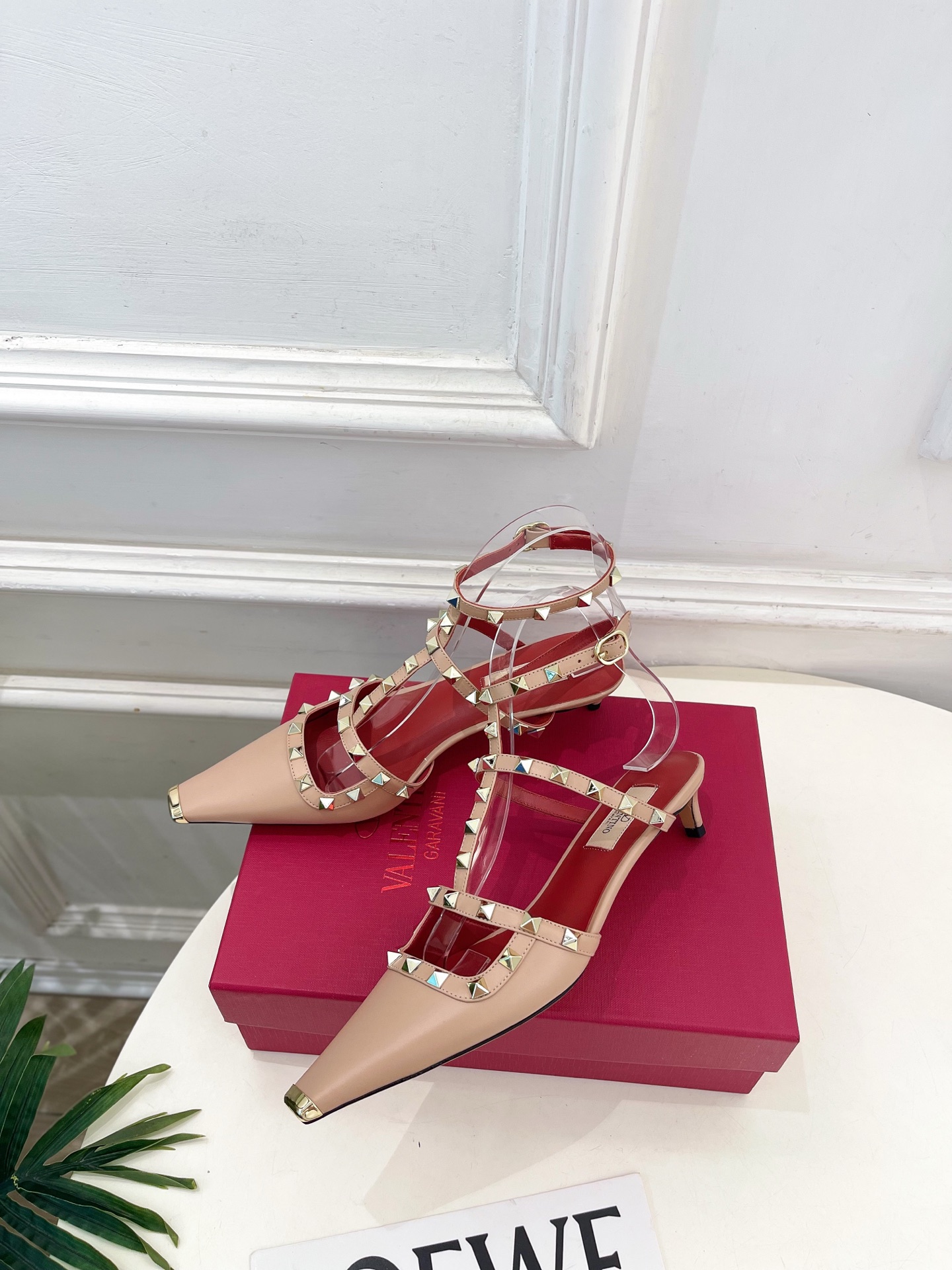 Valentino  华伦天奴 26𝐬𝐬2026春夏新品 ROCKSTUD鉚钉铁头细带中跟凉鞋 上新☑️